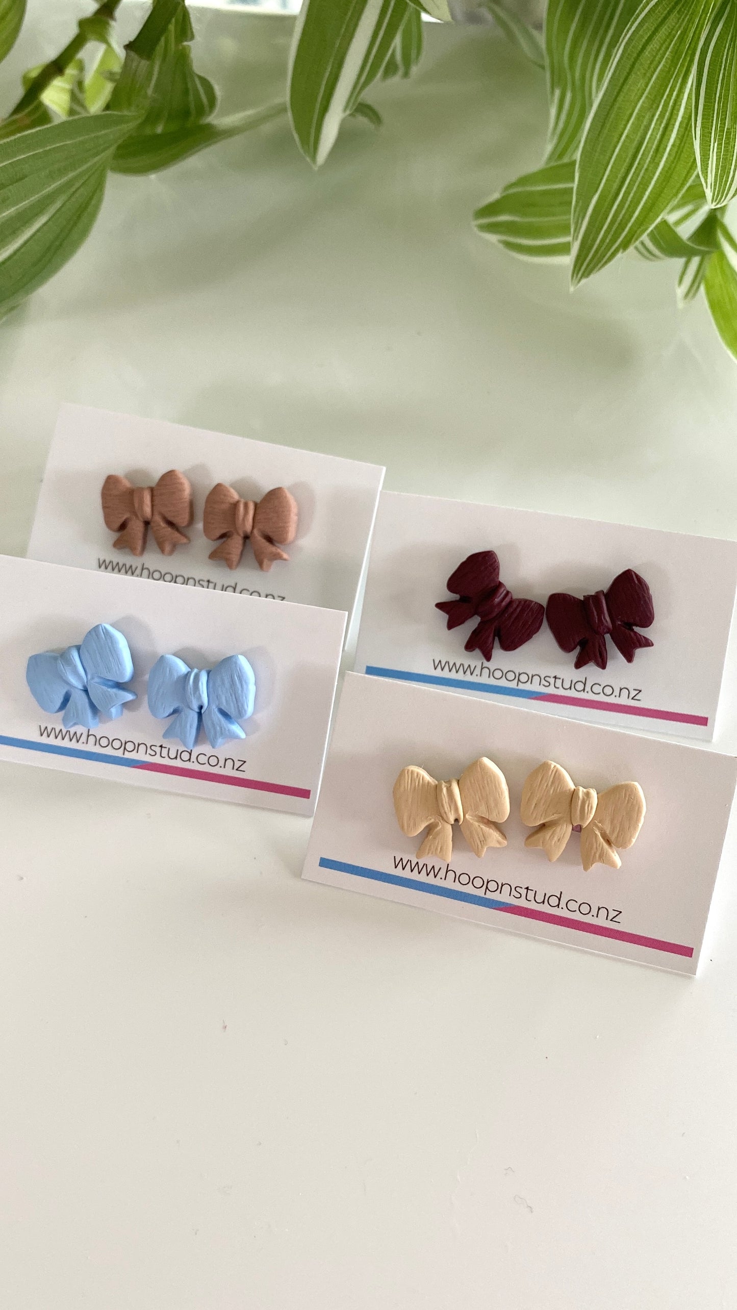 Textured bow studs