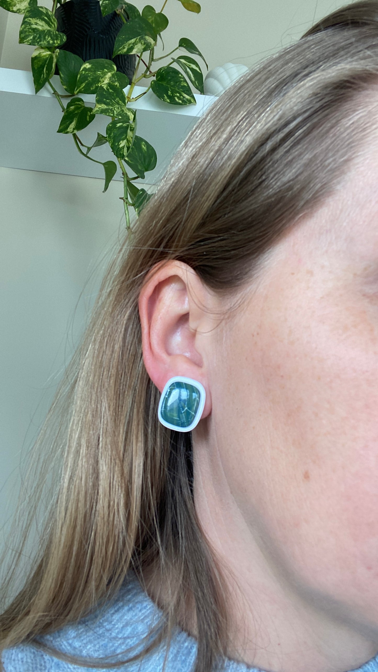 Bezeled statement studs