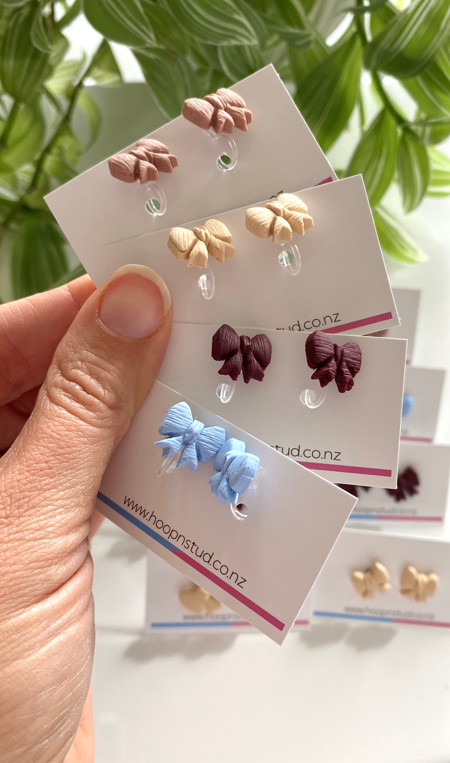 Textured bow studs