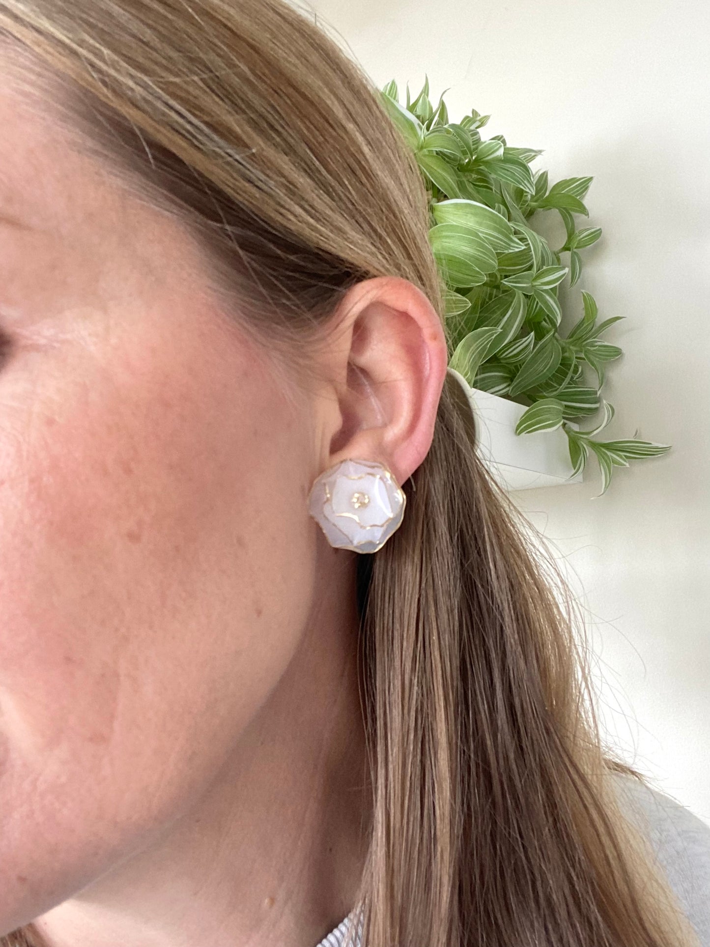 Transparent flower studs