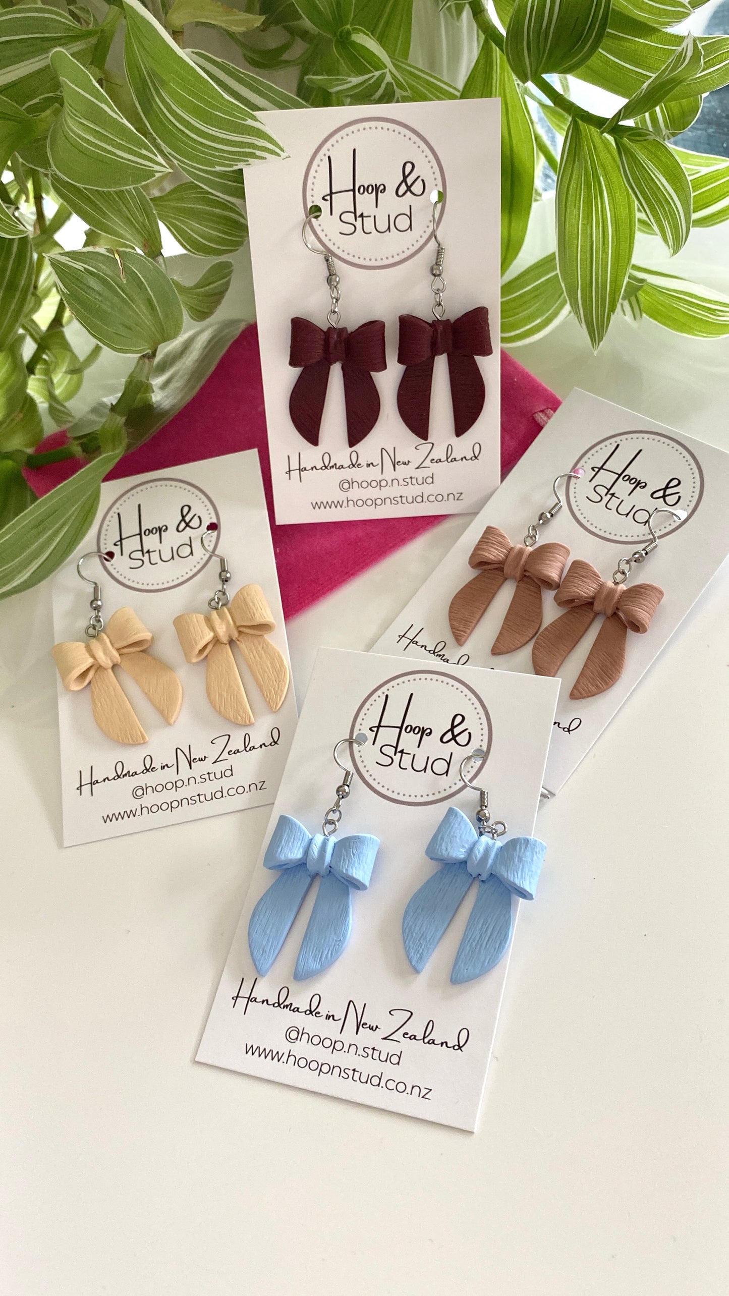 Textured hanging bows