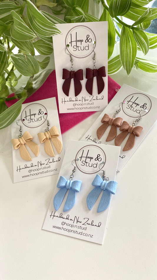 Textured hanging bows