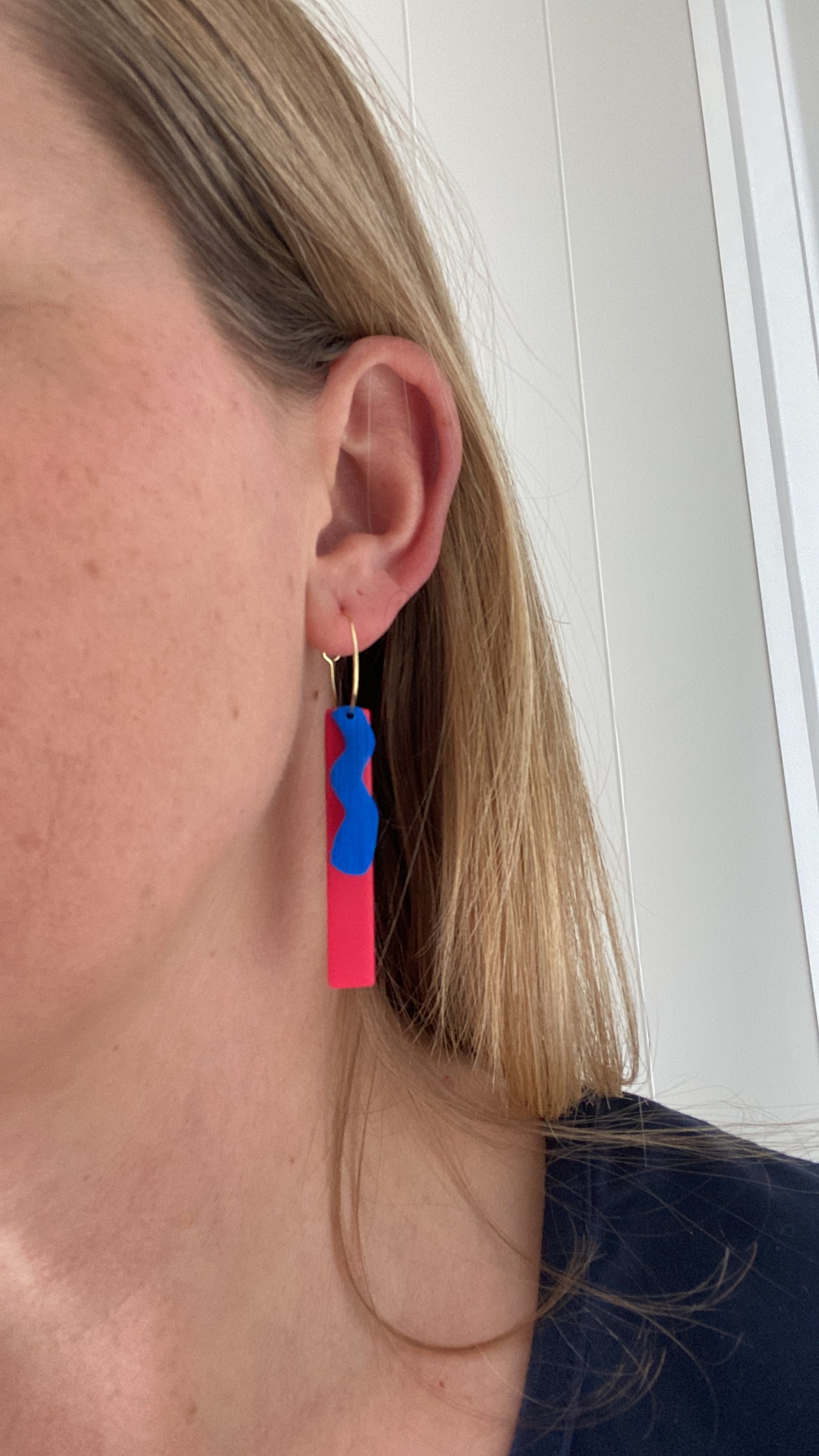 Bright squiggle hoops