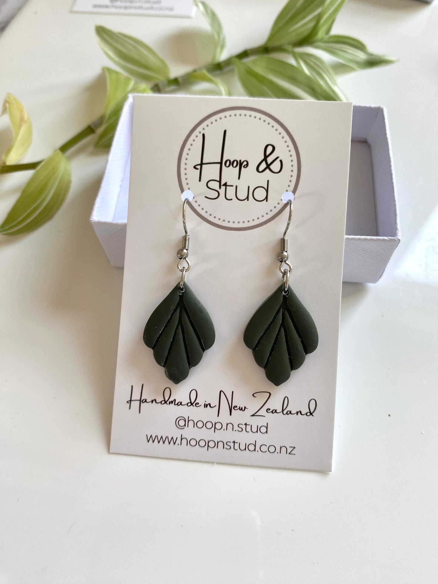 Petite leaf earrings