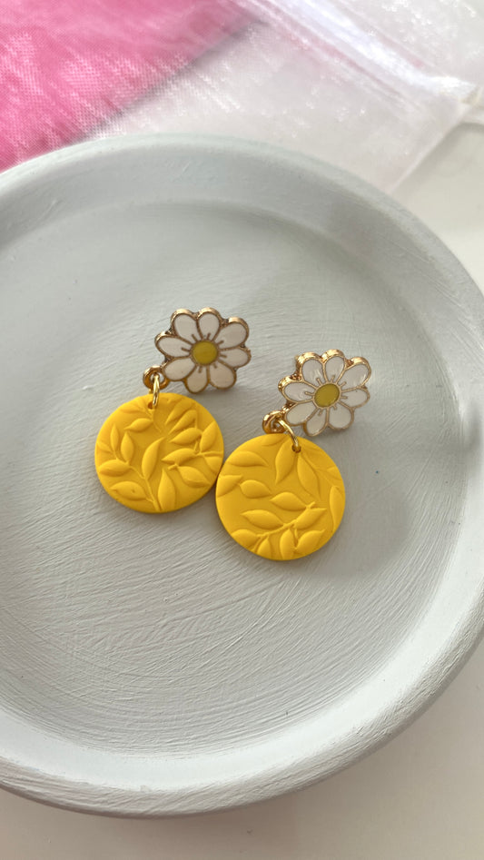 Daisy yellow drop