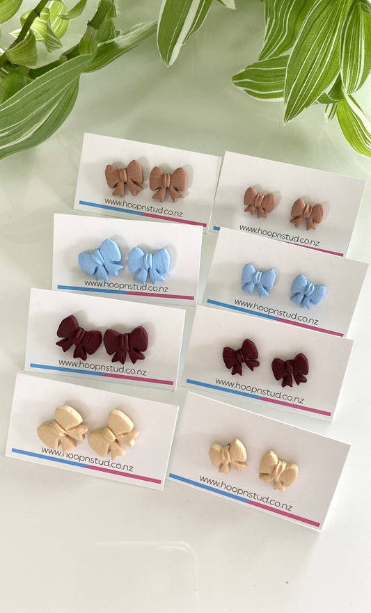 Textured bow studs