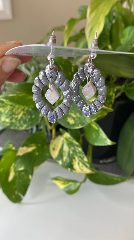 Scalloped oval earrings
