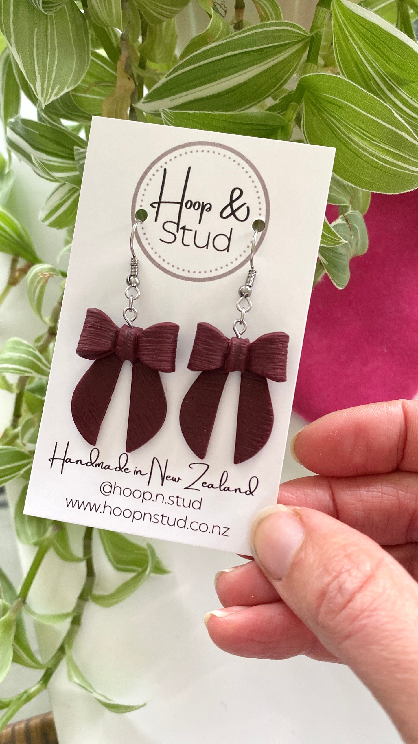Textured hanging bows